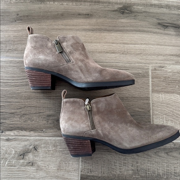 Vionic 8 1/2 WIDE waterproof Cecily Suede Ankle Boots